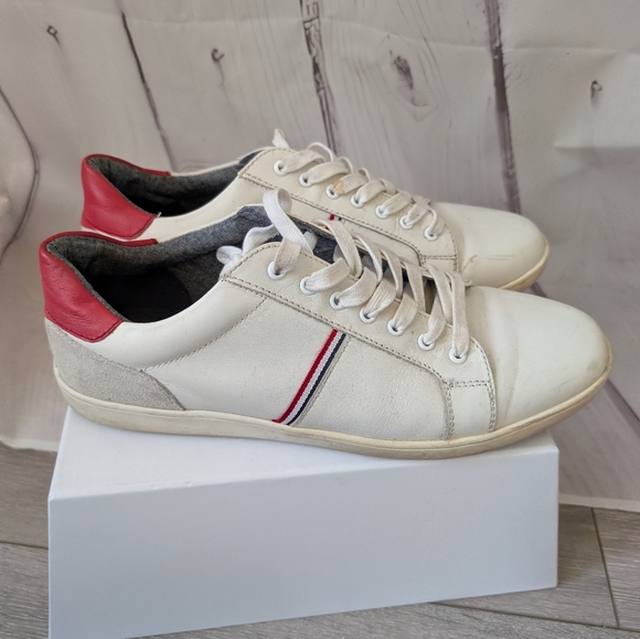 Penguins Men's Sneakers - Picture 1 of 6